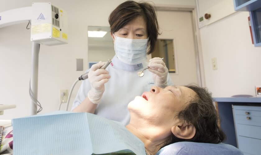効果的な予防と徹底した歯周病治療で歯を守る